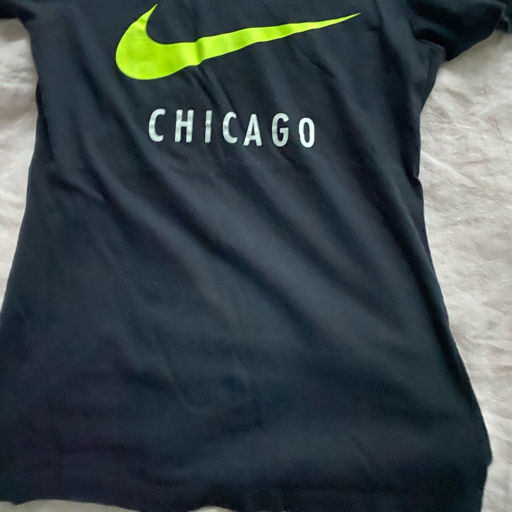 Black fitted tee